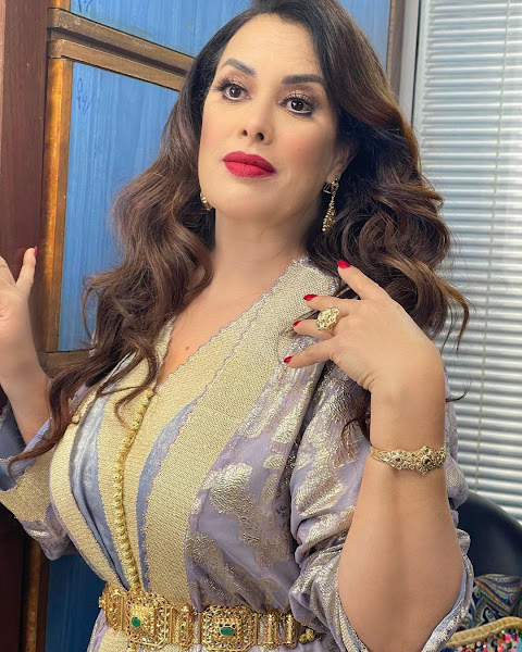 الممثلة المغربية سعيدة باعدي في اطلالات جميلة بالقفطان المغربي