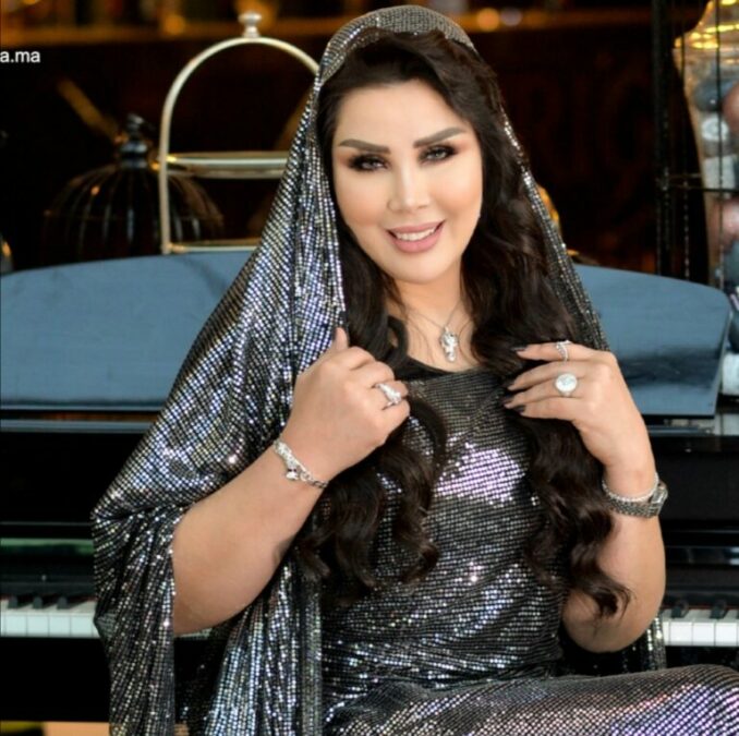 إطلالات أنيقة للمغنية سعيدة شرف بالقفطان المغربي والملحفة