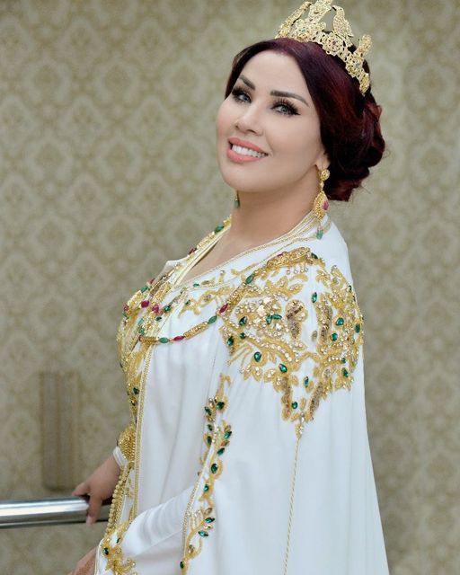 إطلالات أنيقة للمغنية سعيدة شرف بالقفطان المغربي والملحفة