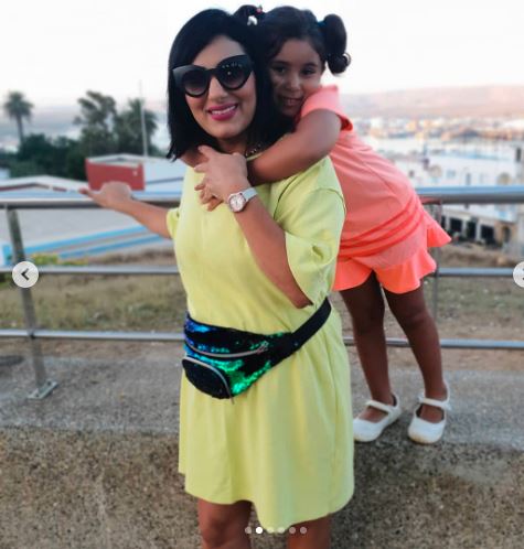 صور ليلى البراق المغنية المغربية رفقة ابنتها الوحيدة 