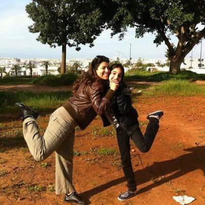 صور نورة الصقلي الممثلة المغربية رفقة ابنتيها