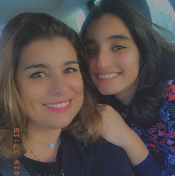صور نورة الصقلي الممثلة المغربية رفقة ابنتيها