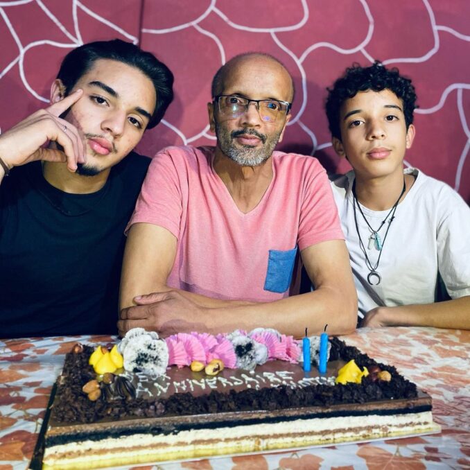 صور جواد السايح الممثل المغربي رفقة زوجته و أبنائه