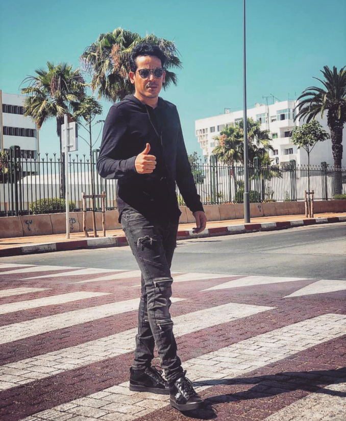 بالصور.. مشاهير مغاربة يطلقون تحدي جديد "كود واحد" لاحترام قانون السير