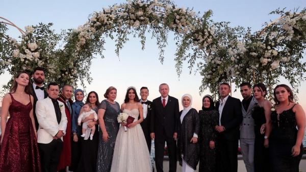 بالصور.. زفاف اللاعب أوزيل وملكة الجمال بحضور الرئيس أردوغان