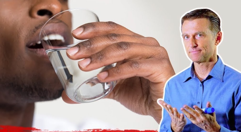 علامات الجفاف متى يجب علينا شرب الماء بكمية كبيرة مع الدكتور بيرج