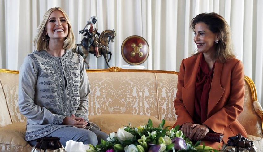 الأميرة لالة مريم تستقبل إيفانكا ترامب والأخيرة تخطف الأنظار بالجبادور المغربي (صور)
