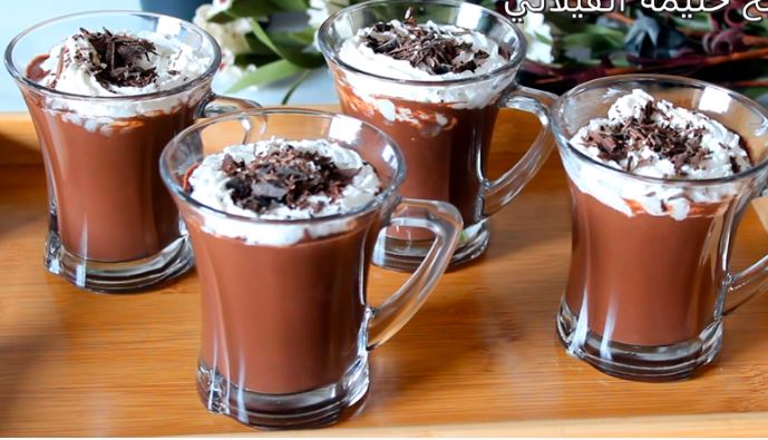 حليمة الفيلالي تقدم مشروب الشوكولا الساخن بالنشا الحليب والكاكاو