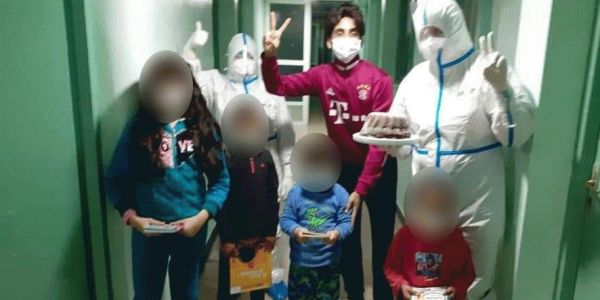 في بادرة طيبة.. الأطر الطبية تحتفل ب 4 أطفال مصابين بكورونا داخل مستشفى الحسني بالناظور