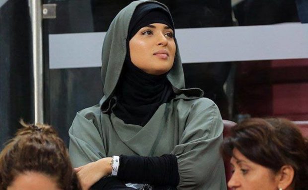 في بادرة إنسانية.. زوجة اللاعب بلهندة تتبرع ب 100 قفة في رمضان نواحي أجدير