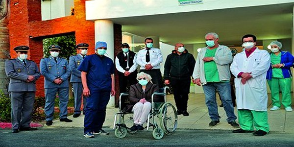 ألمانية في سن 78 تغادر مستشفى بطنجة بعد انتصارها على فيروس كورونا