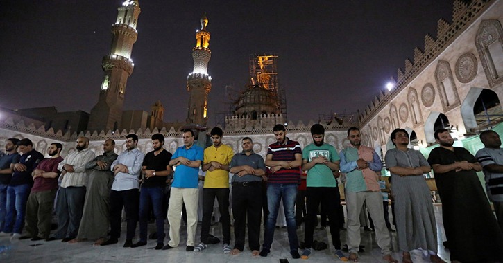 مصر تعلن رسميا منع صلاة التراويح في رمضان بسبب كوفيد 19