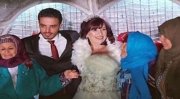 إرسال طلب صداقة بالخطأ يتسبب في زواج ستينية بريطانية بشاب من تونس