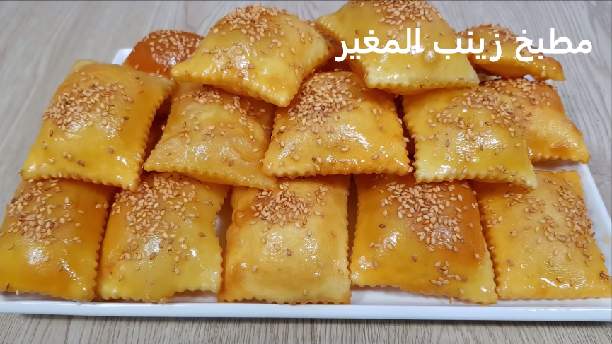 رغيفات فطور العيد معسلين مقرمشين وبالزنجلان