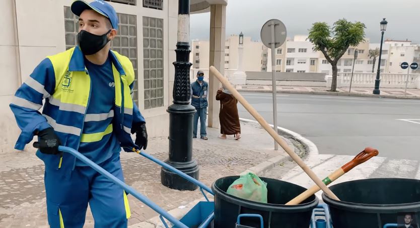 زهير البهاري يطلق اغنية بعنوان "انا نجري والزمان يجري" تكريما لعمال النظافة