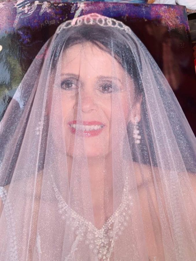 الإعلامية قائمة بلعوشي تشارك متتبعيها صور زفافها من رجل أعمال مصري 