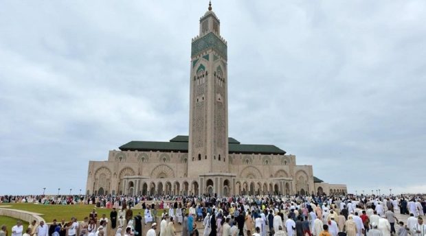 المغرب يقرر إعادة فتح المساجد تدريجيا لآداء الصلوات الخمس