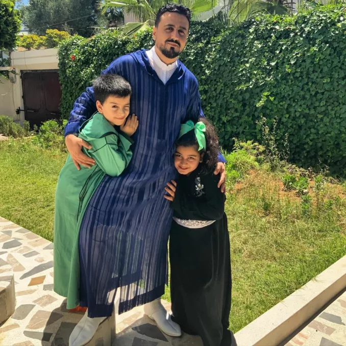 صور المخرج راشد العلالي مع زوجته وأولاده