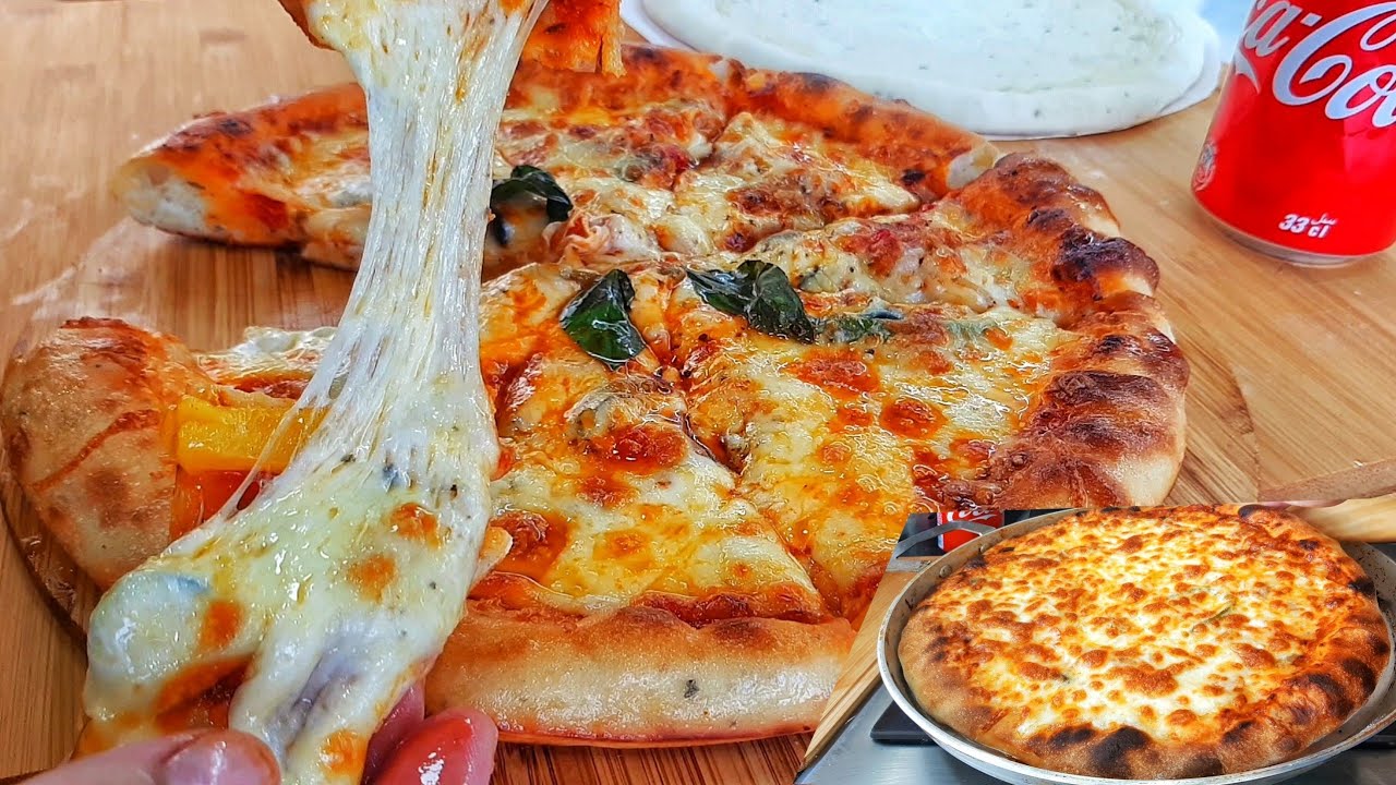 بيتزا ايطالية خفيفة بالصلصة والجبن فالمقلاة