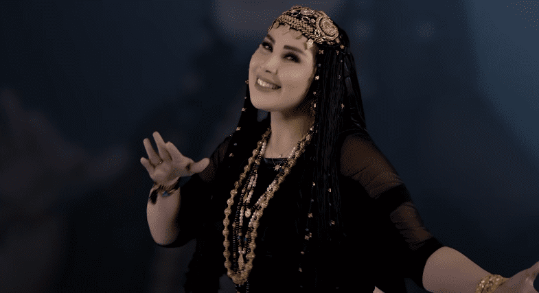 سعيدة شرف تطرح اغنية جديدة بعنوان سكي زين تتغنى فيها بجمال الصحراء المغربية