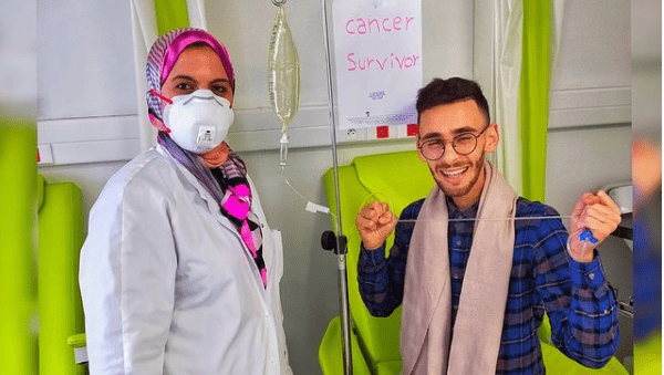 الشاب اسماعيل سلطان حميش يعلن شفائه من مرض السرطان