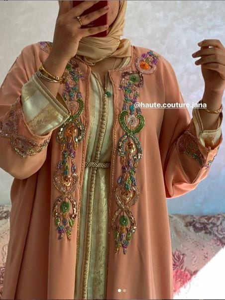 تشكيلة من القفطان المغربي بثوب جوهرة و الفوقية منبتة
