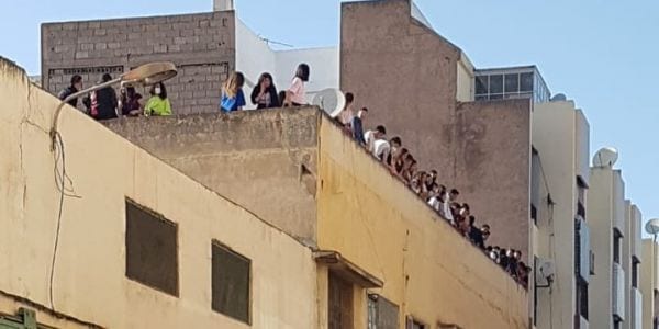 السلطات تداهم حفلا لتلاميذ مدرسة عمومية في مرآب ولمحاولة هروبهم توجهوا لسطح العمارة 