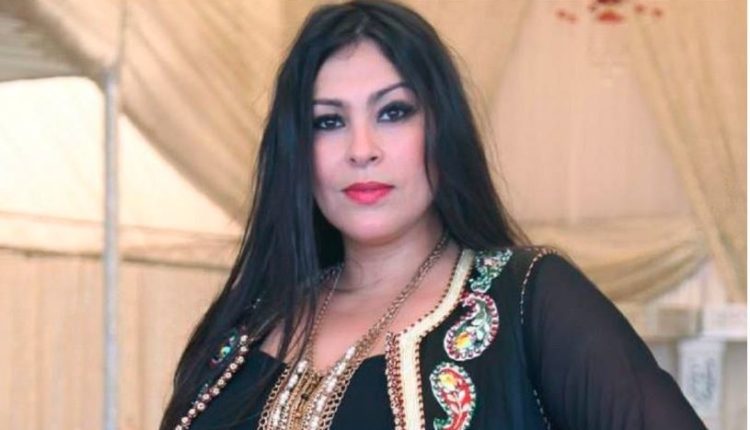 الفنانة سهام أسيف تطلب الدعاء لشقيقتها بسبب إصابتها بالسرطان واقبالها على عملية جراحية دقيقة