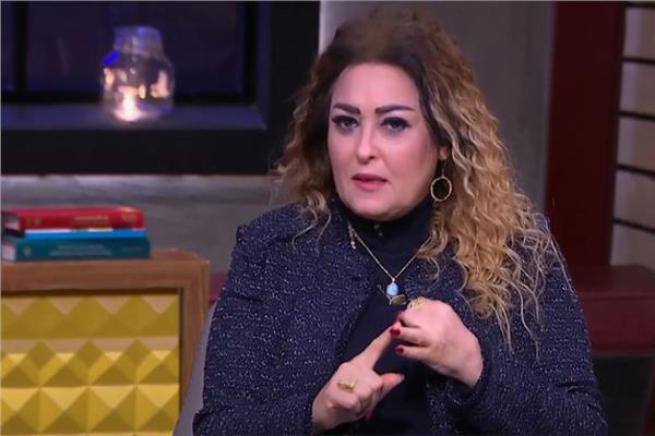 اصابة الفنانة المصرية نهال عنبر بارتجاج في المخ اثناء تصويرها مسرحية جديدة