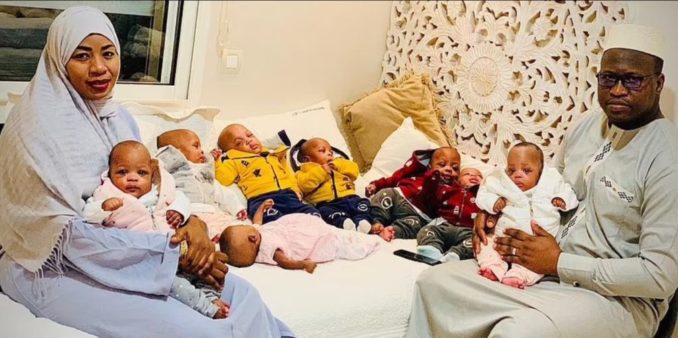 صورة التوائم الماليين التسعة الذين ولدوا في المغرب بعد ستة أشهر من ولادتهم