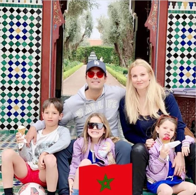 صور متفرقة لمولاي اسماعيل الأمير المغربي رفقة زوجته و أبنائه