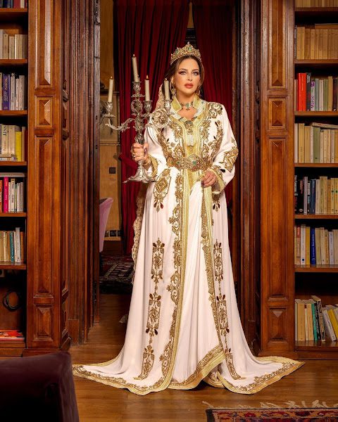 إطلالة أمل صقر بتكشيطة العروس المغربية
