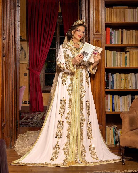 إطلالة أمل صقر بتكشيطة العروس المغربية