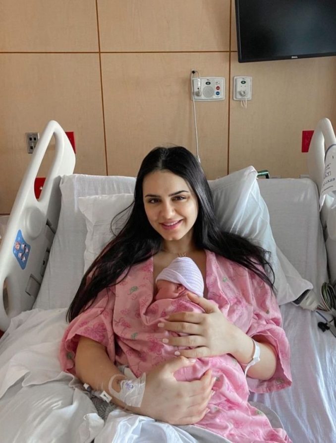 وداد المنيعي الممثلة المغربية تنجب طفلتها الأولى في أمريكا
