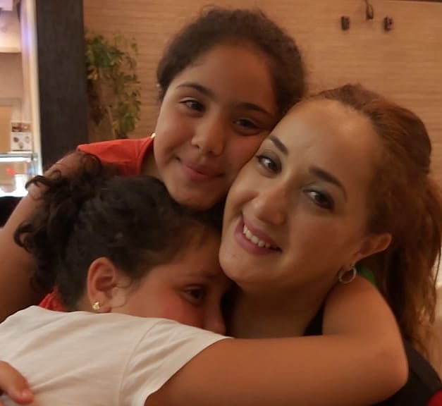صور هدى صدقي الممثلة المغربية رفقة زوجها و بناتها