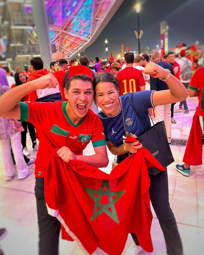 فنانون مغاربة ساندوا المنتخب المغربي من الملعب في قطر
