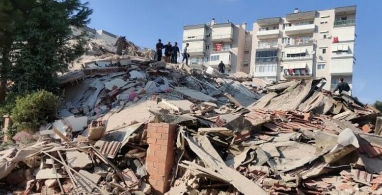 سفارة المملكة تعلن عن وفاة مغربية في زلزال تركيا وإنقاد ابنها من تحت الأنقاض
