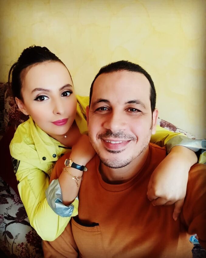 صور عدنان موحجة الممثل المغربي رفقة زوجته و ابنته