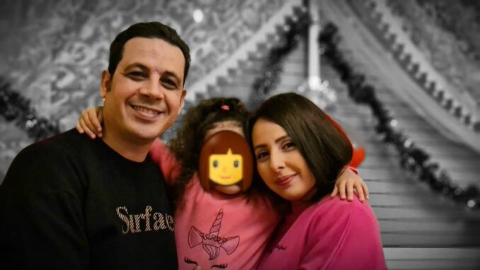 صور عدنان موحجة الممثل المغربي رفقة زوجته و ابنته