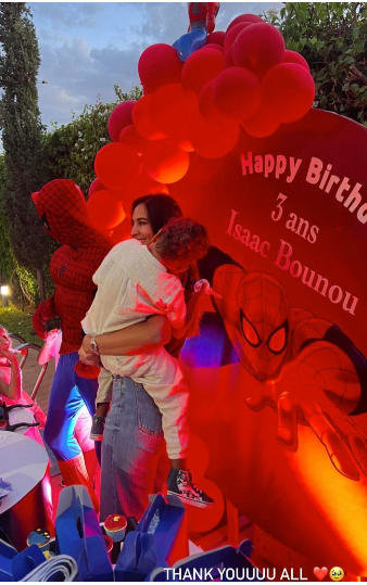ياسين بونو وزوجته إيمان يحتفلان بعيد ميلاد ابنهما و يكذبان كل إشاعات انفصالهما