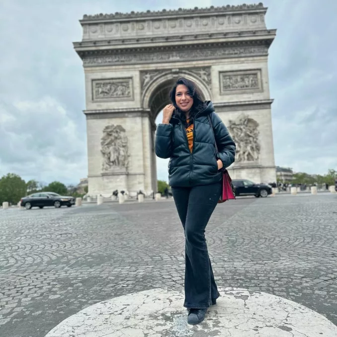 مونية لمكيمل تنشر صورا من عطلتها في فرنسا: أنا إنسانة ما كنختارش القرار الصائب