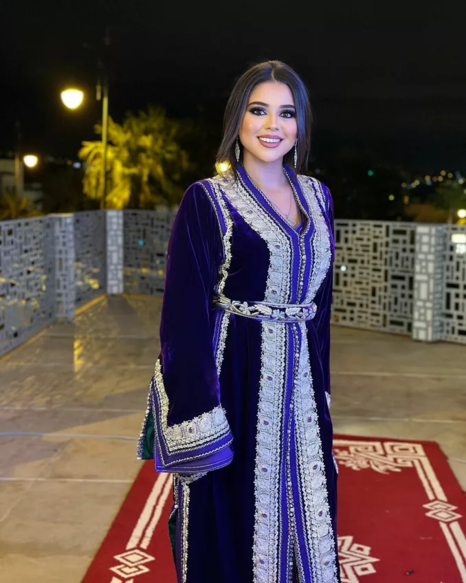 اطلالات الفنانة صاحبة الصوت المميز سلمى الشنواني بقفطان المناسبات