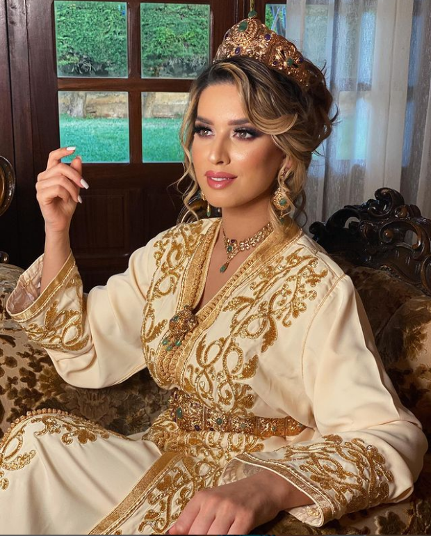 اطلالات راقية للفنانة هاجر عدنان بالقفطان المغربي