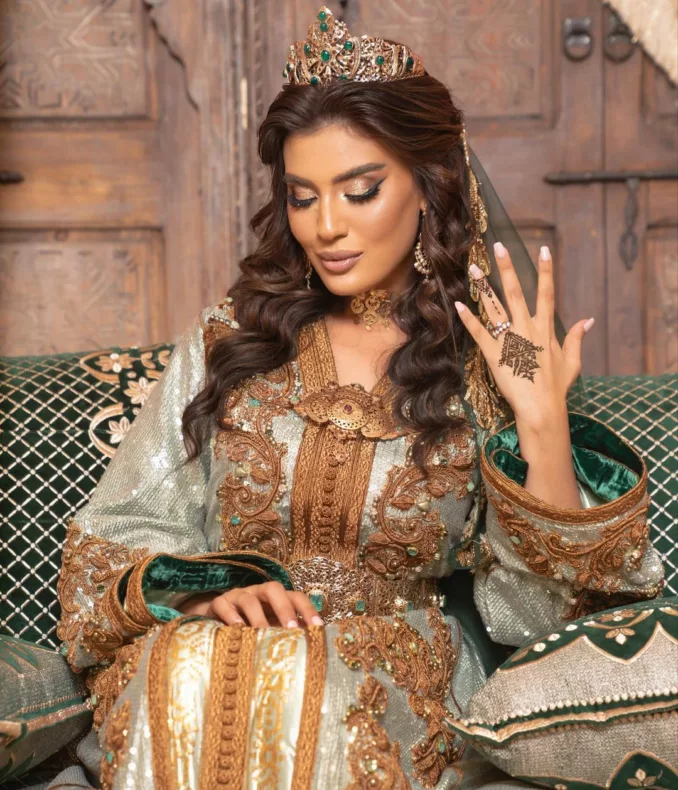 اطلالات متنوعة للفنانة مريم باكوش بالقفطان المغربي