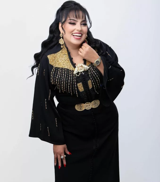 الفنانة نادية العروسي التي أتقنت اللون الشعبي و وصلت للعالمية