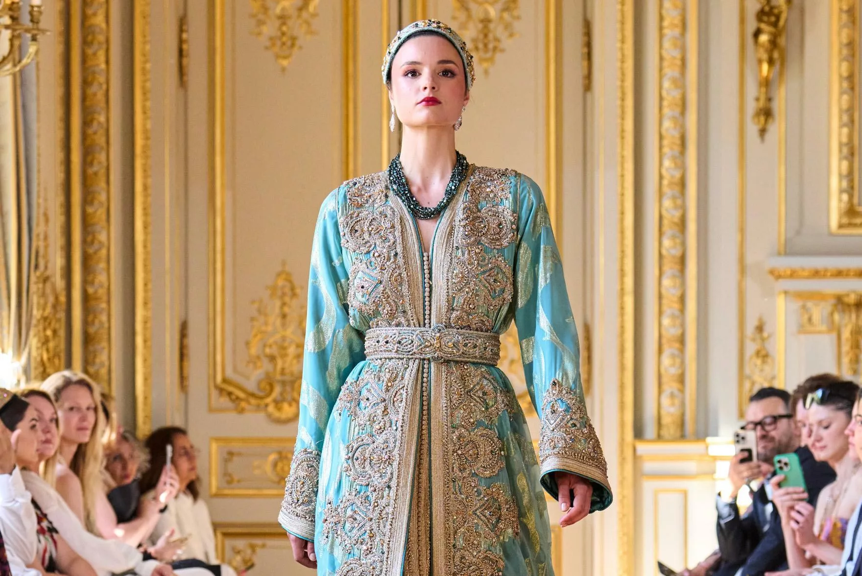 دار الأزياء Altière تحتفي بالصناعة التقليدية بباريس وتكشف عن مجموعتها الجديدة “إتري”