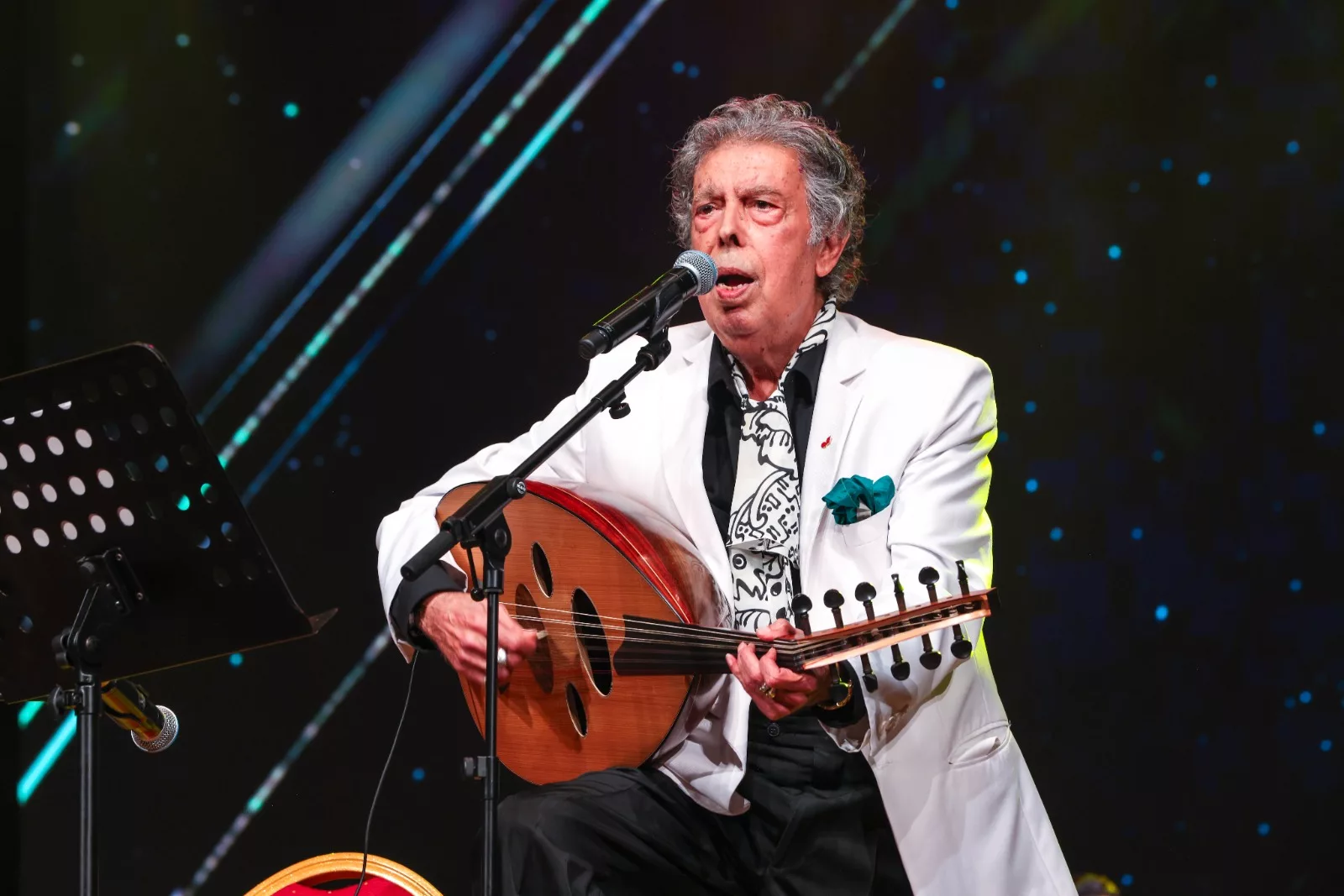 ليلة الطرب والوفاء: عبد الوهاب الدكالي يعود متألقًا بقيادة هند التازي