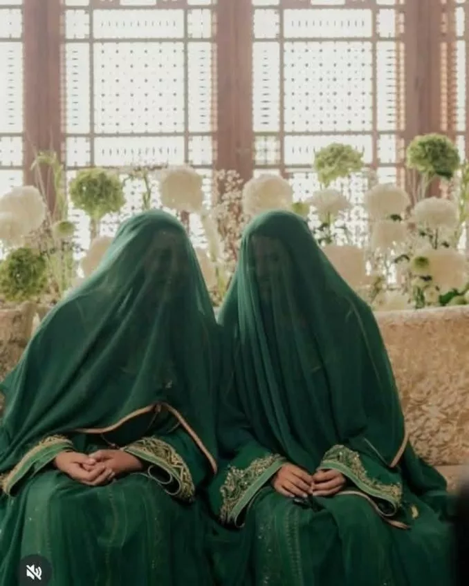 العائلة الملكية تحتفل بزفاف الأميرتين هاجر وفائزة في حفل أسري