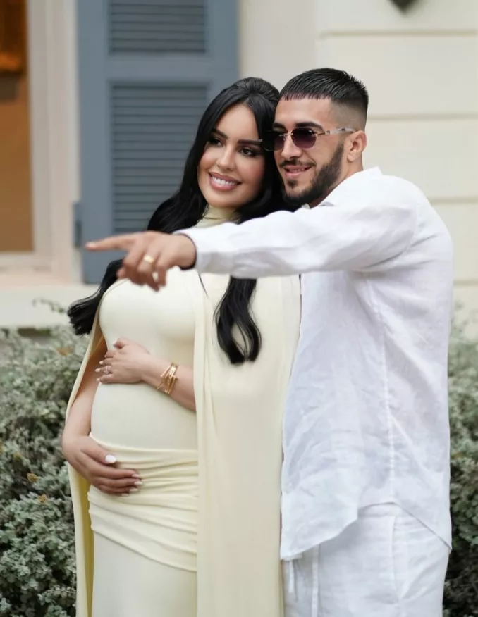 كوثر تيسية تشارك متابعيها خبر حملها