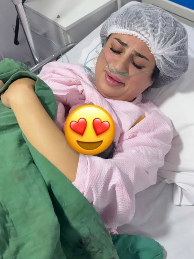 اليوتيوبر فائزة الطاهري تضع مولودتها الأولى وتشارك الجمهور فرحتها